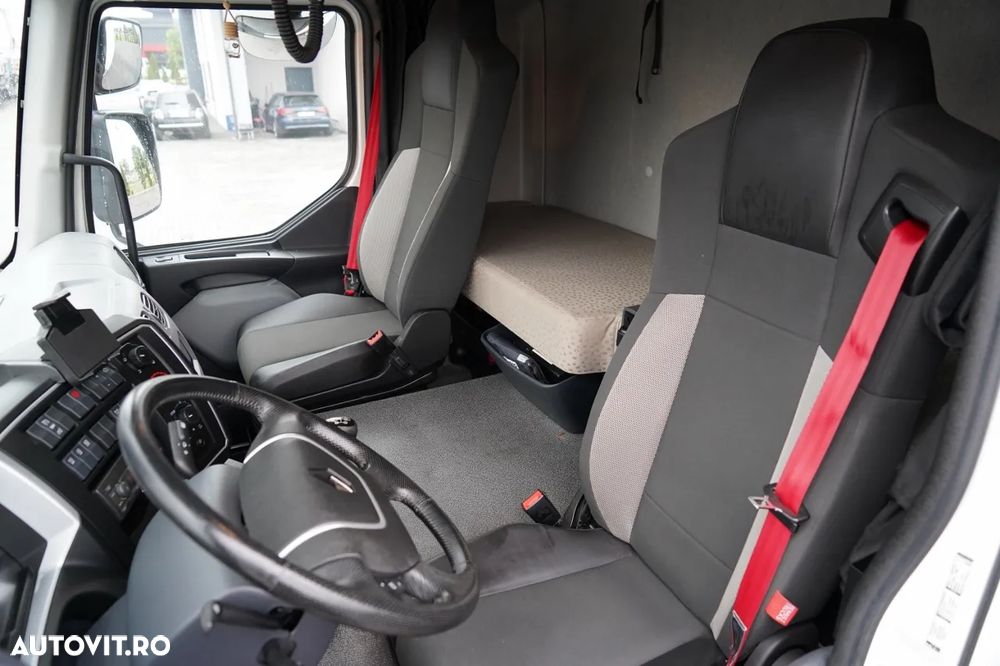 Renault D 250 / FRIGORIFER - 6,7 m / THERMO KING T 600R / + platformă elevatoare PALFINGER / 2021 / - 26