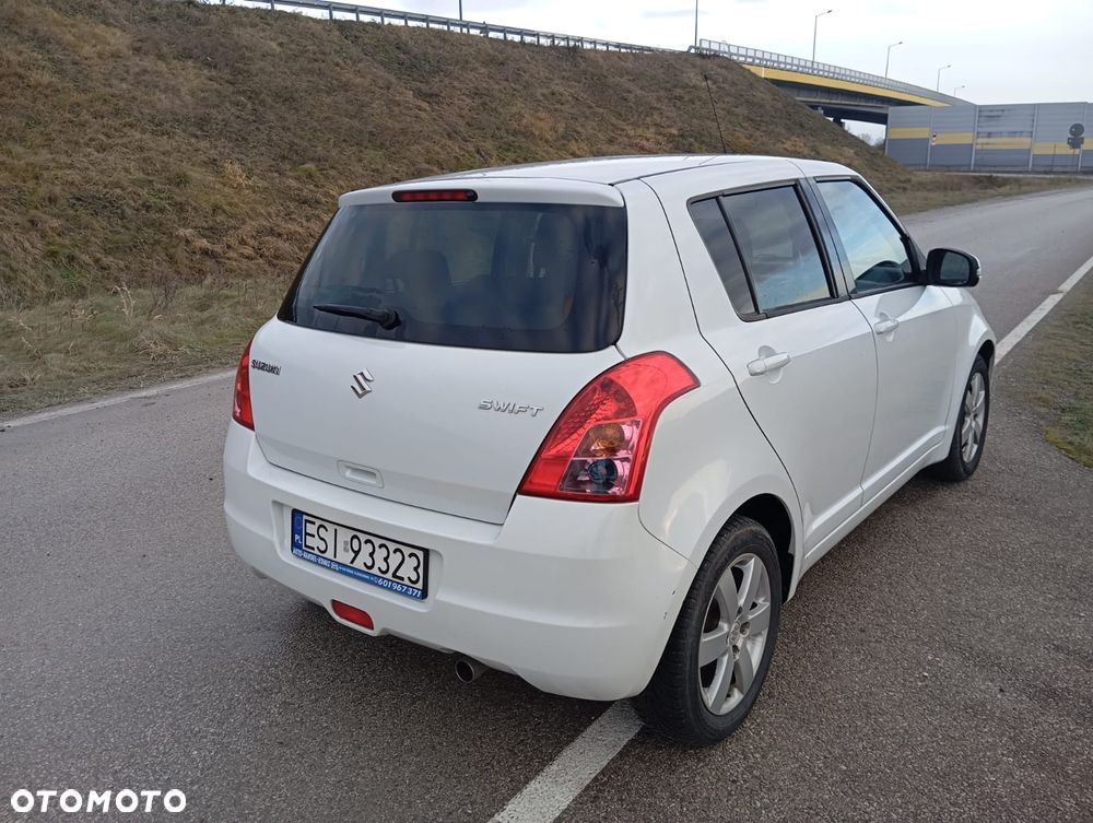 Suzuki Swift - 4