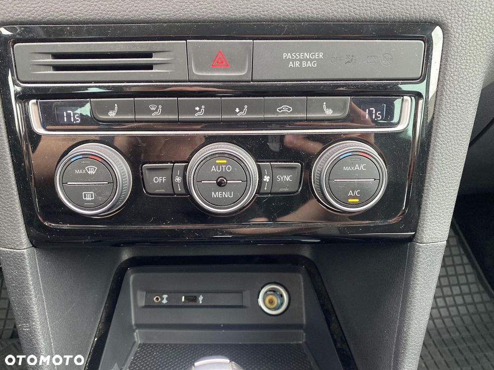 Volkswagen Golf - 21