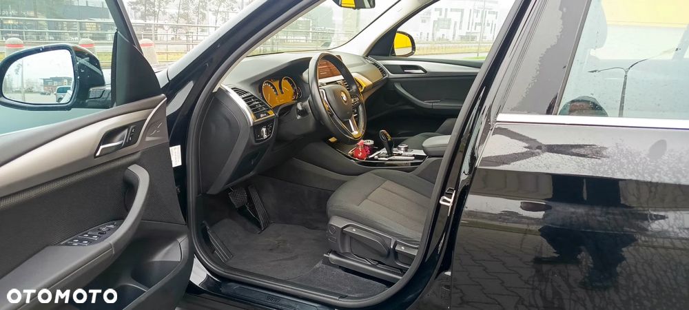 BMW X3 sDrive18d - 12