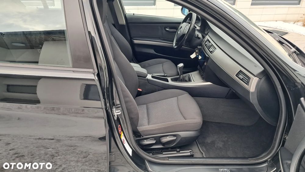 BMW Seria 3 320i - 5