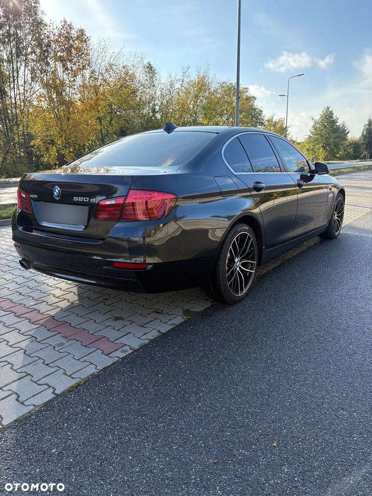BMW Seria 5 520d xDrive - 6
