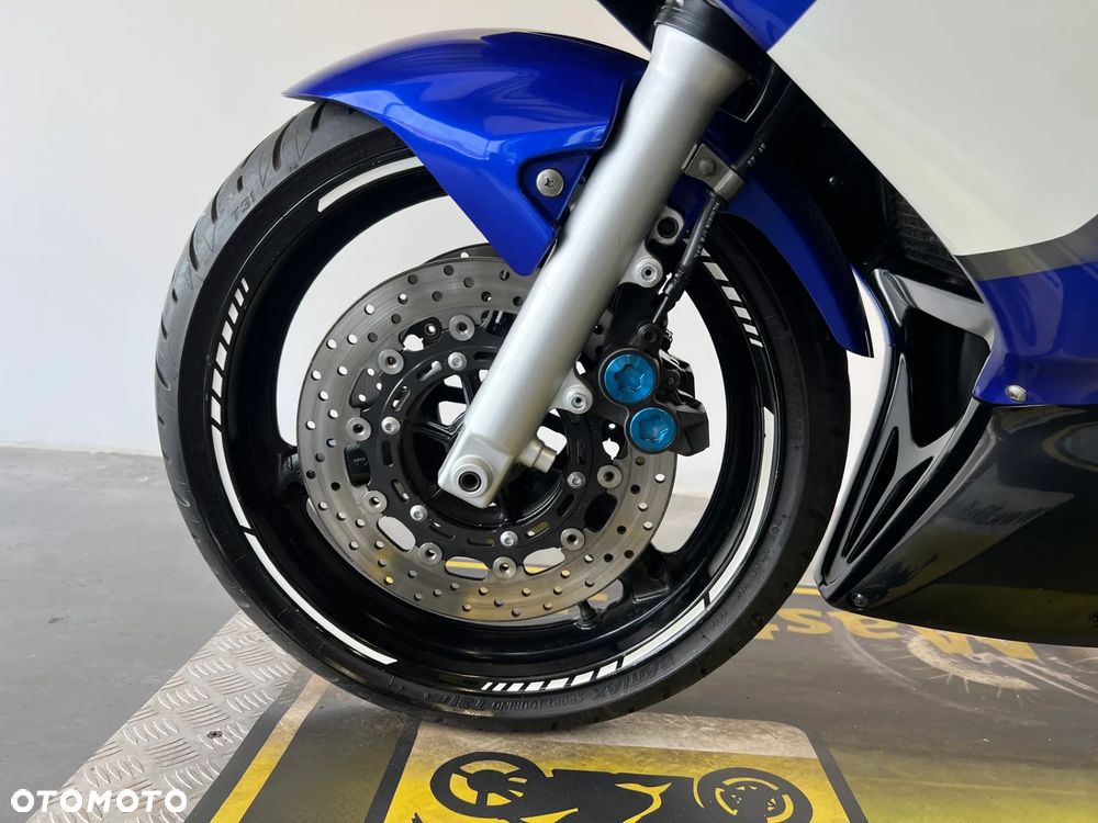 Yamaha R6 - 12