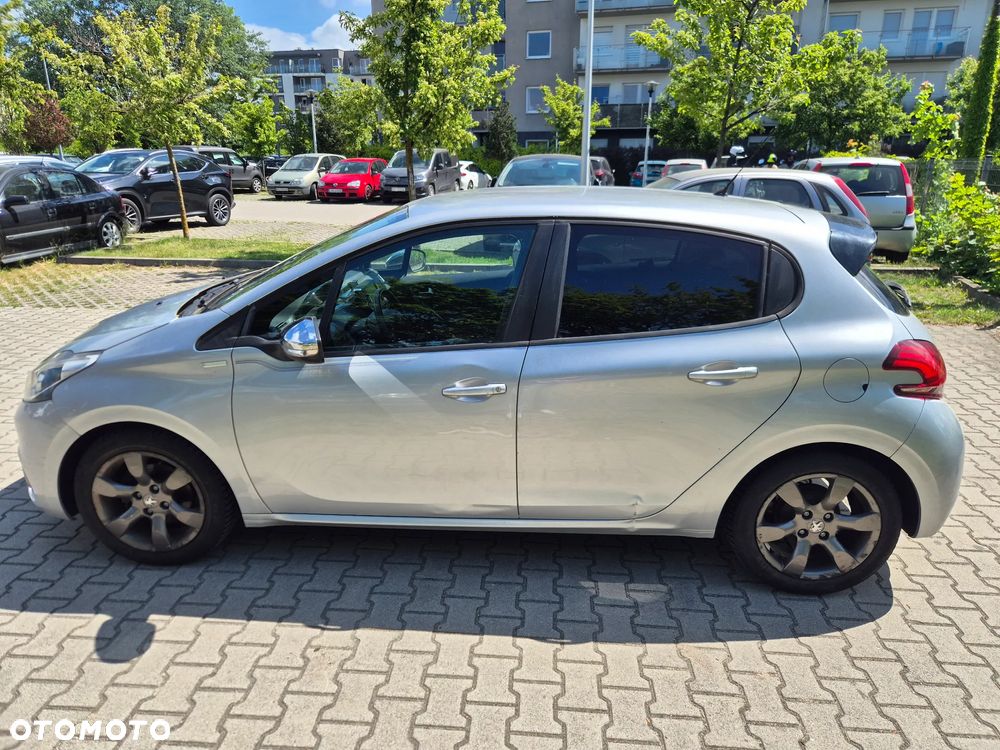 Peugeot 208 1.2 PureTech Style - 6
