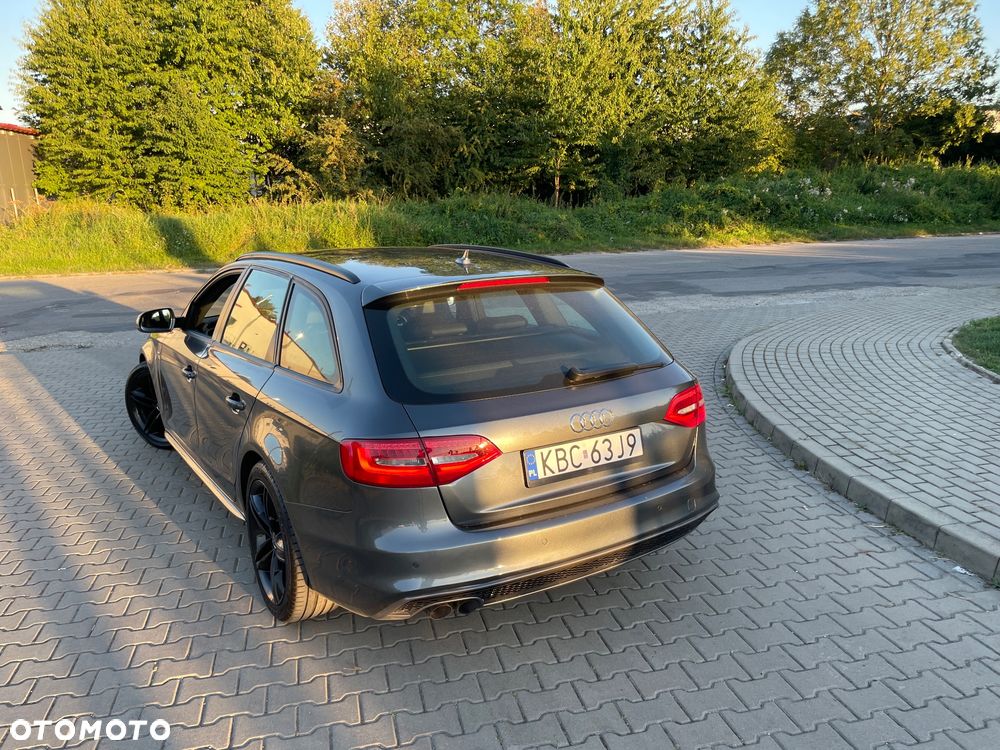 Audi A4 Avant 2.0 TDI Quattro Line - 4