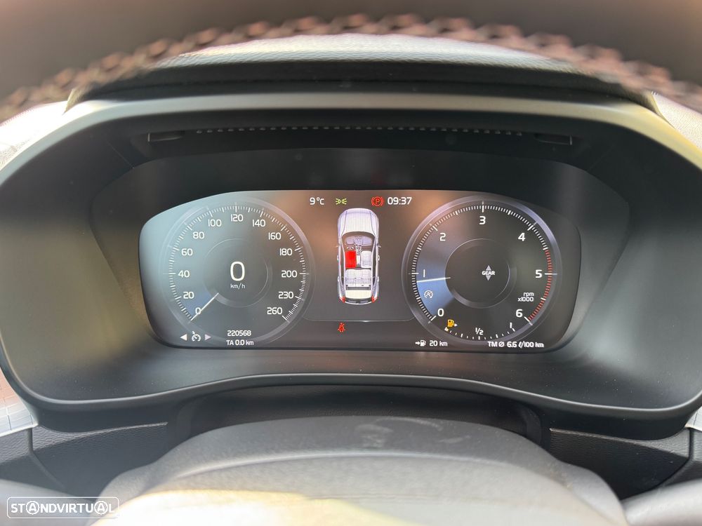 Volvo XC 40 2.0 D3 Momentum Plus - 34