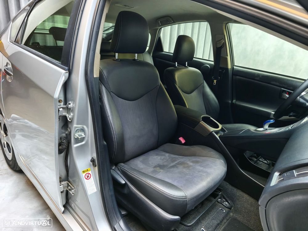 Toyota Prius 1.8 Plug-In Luxury+Pele - 15