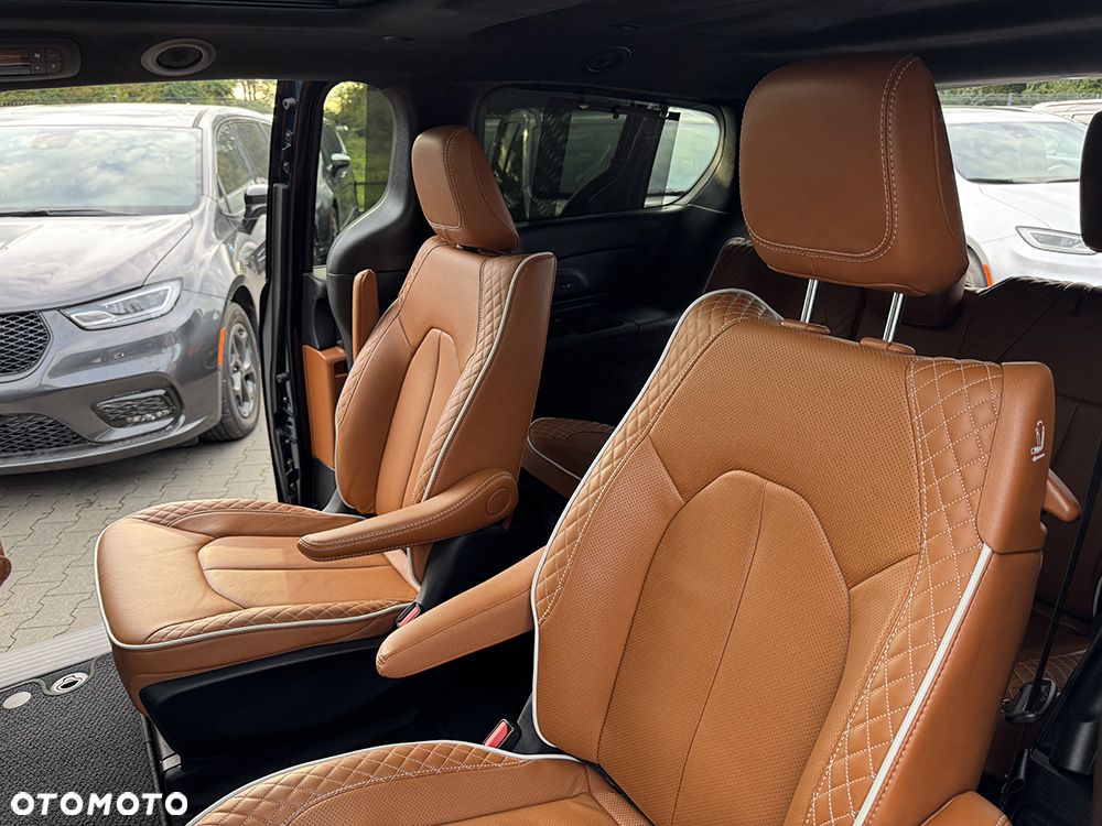 Chrysler Pacifica - 14