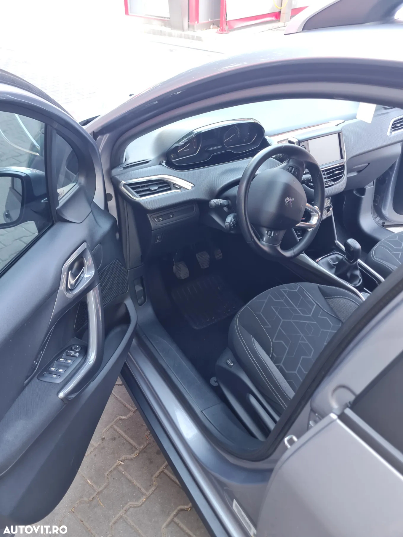 Peugeot 2008 1.5 BlueHDI FAP Allure - 6