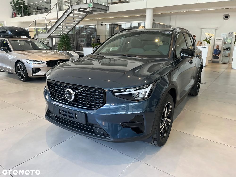 Volvo XC 40 B3 Plus Dark - 2