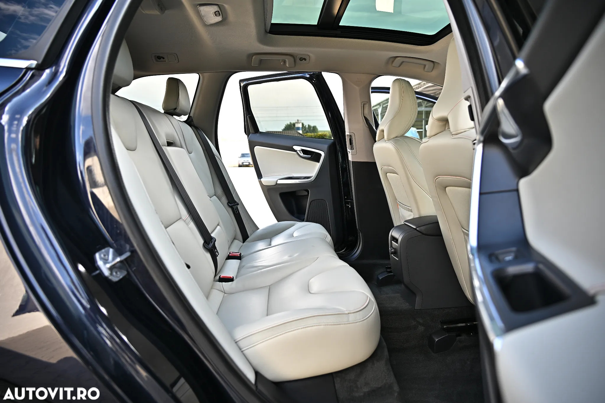 Volvo XC 60 D4 AWD Geartronic Ocean Race - 18