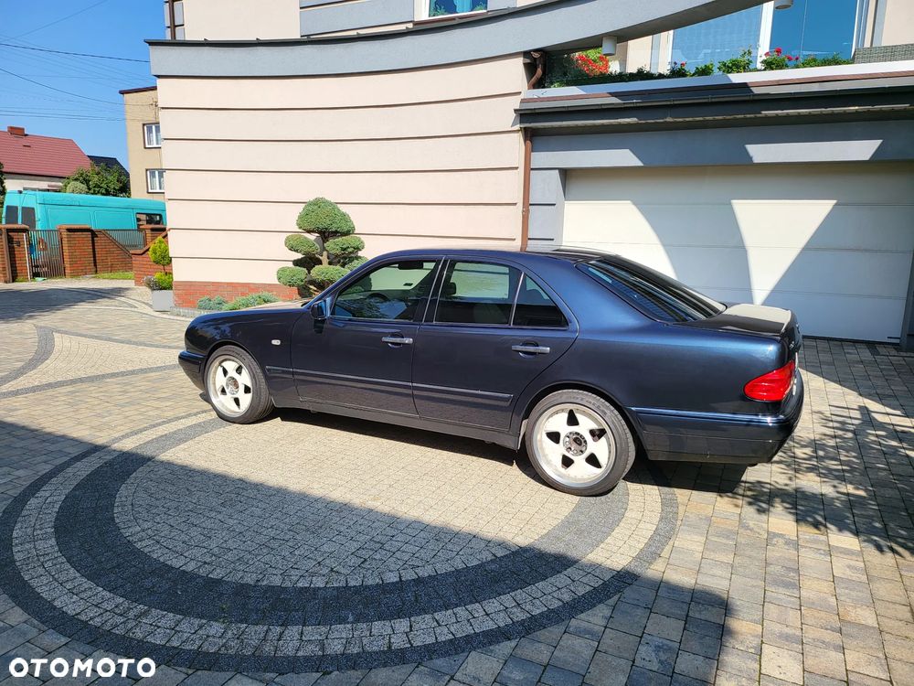 Mercedes-Benz Klasa E 250 TD Elegance - 3