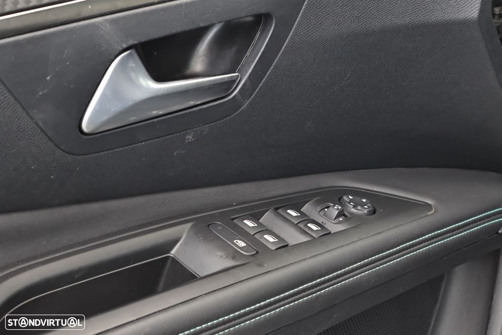 Peugeot 3008 1.6 Hybrid Allure Pack e-EAT8 - 22