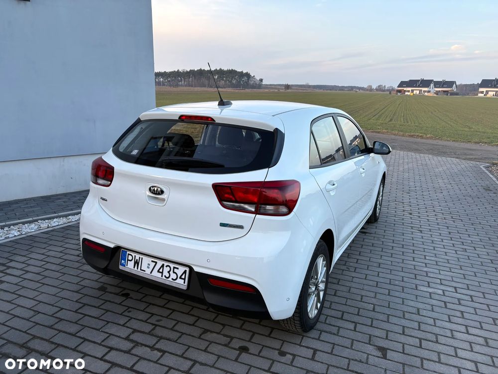 Kia Rio - 11