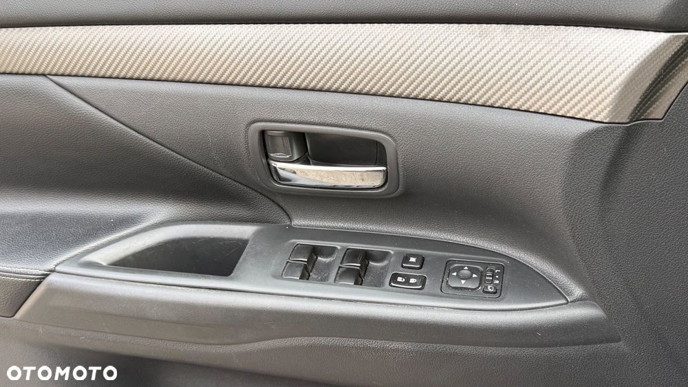 Mitsubishi Outlander 2.0 Intense Comfort 4WD CVT - 27