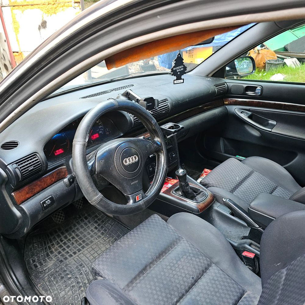 Audi A4 Avant 2.4 - 2