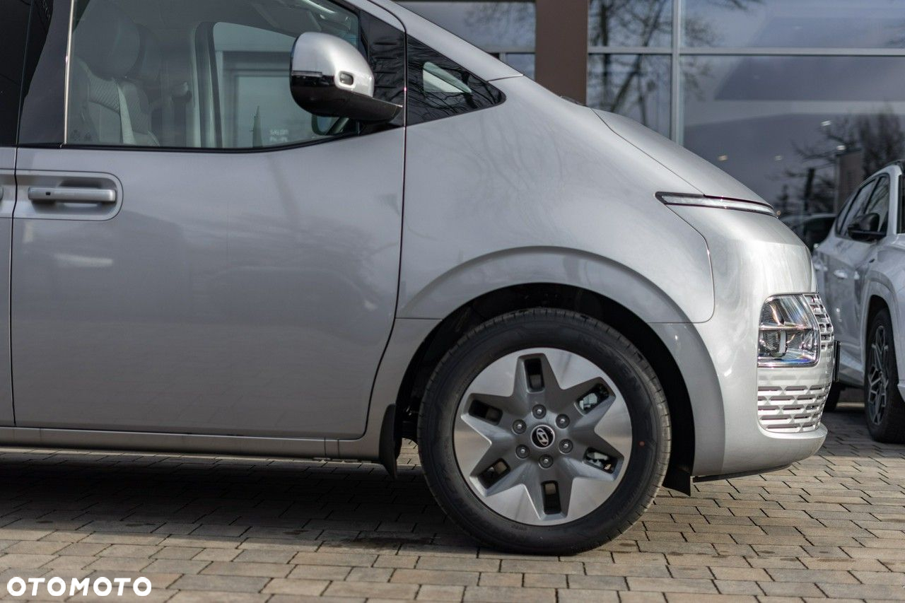 Hyundai Staria - 6