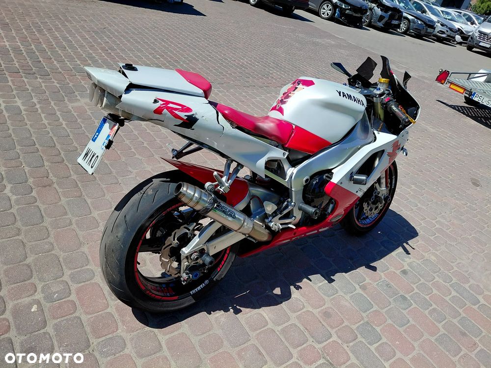 Yamaha R1 - 5