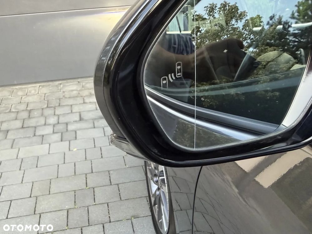 Toyota Prius Hybrid Executive - 40