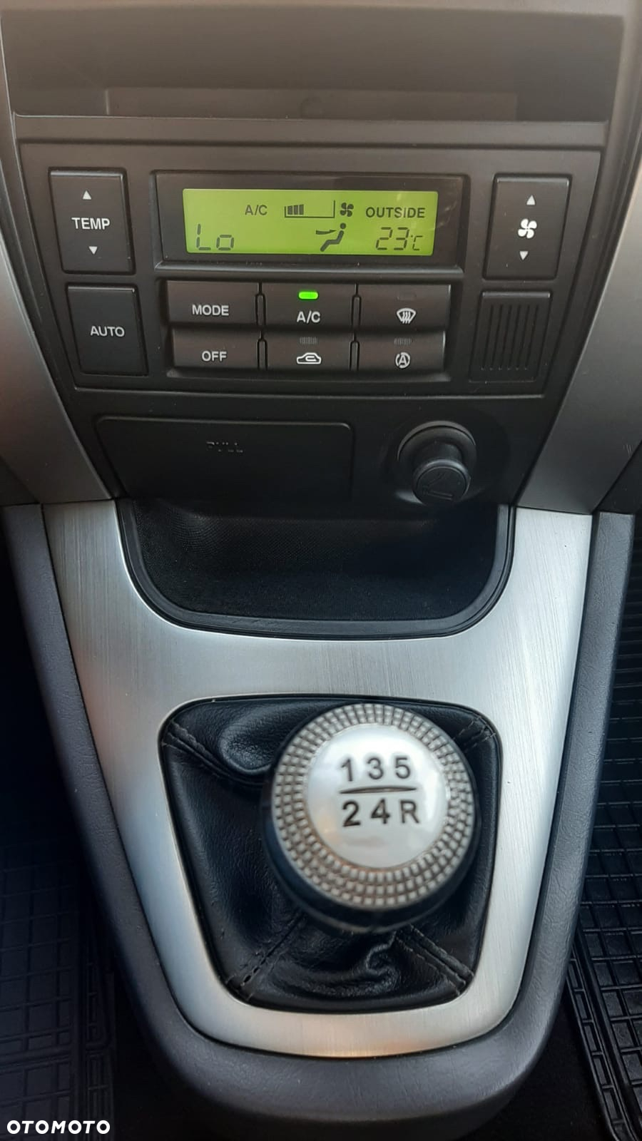 Hyundai Tucson 2.0 Comfort 2WD - 25