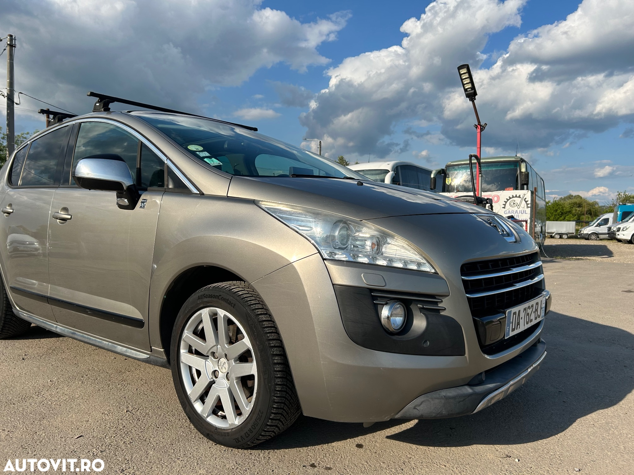 Peugeot 3008 Hybrid4 - 4