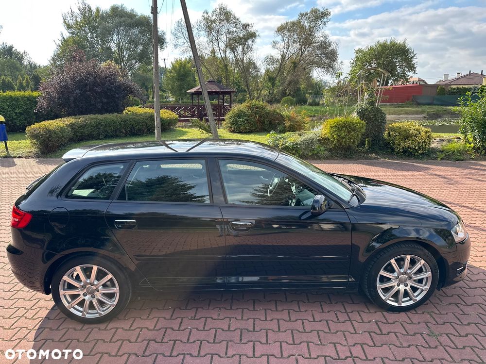 Audi A3 Sportback 1.6 TDI DPF Ambiente - 33