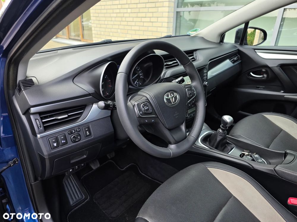 Toyota Avensis 1.8 Prestige - 17