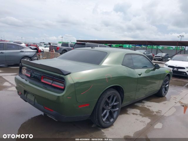 Dodge Challenger - 7
