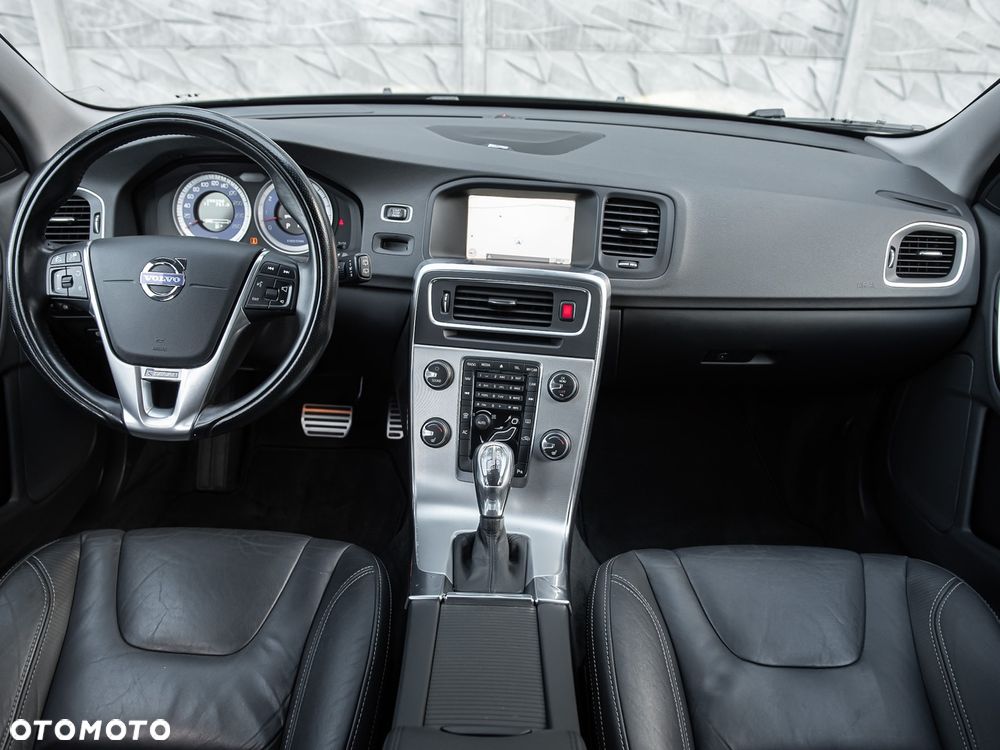 Volvo V60 T6 AWD R-Design - 29