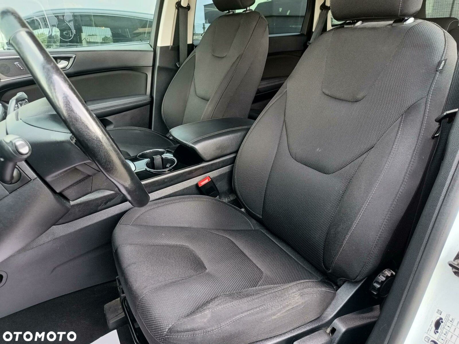 Ford S-Max - 11
