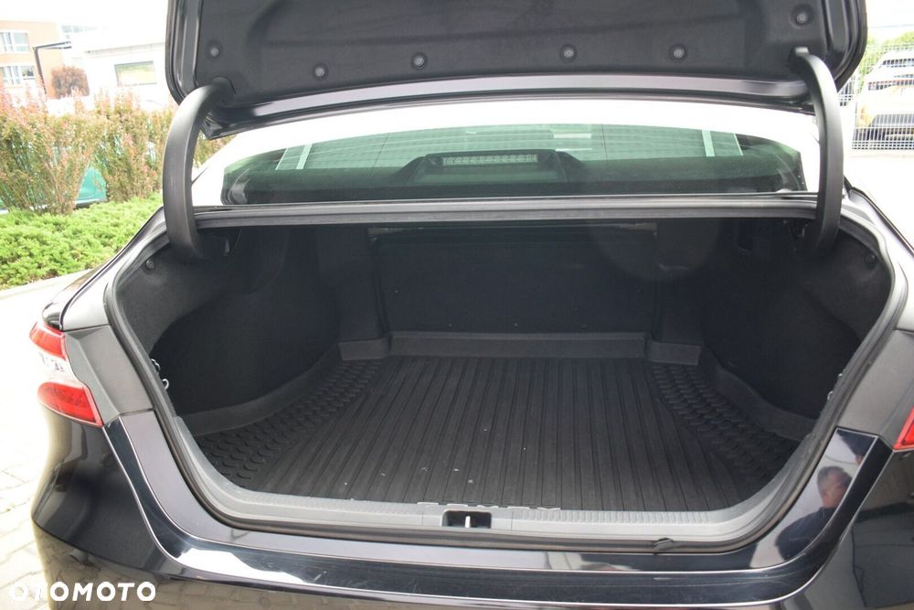 Toyota Camry 2.5 Hybrid Executive CVT - 22