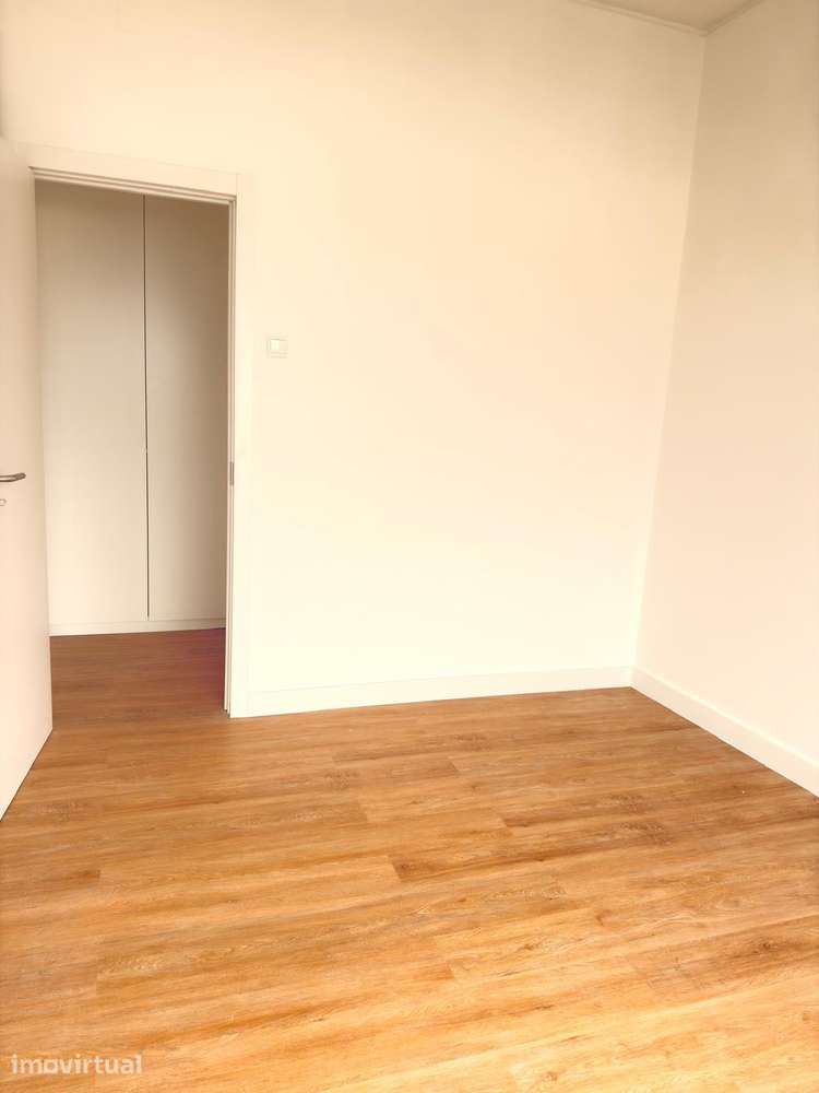 Apartamento T1 totalmente renovado localizado na Av. 5 de Outubro Faro - Grande imagem: 5/9