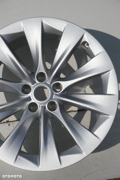 Tesla 5x120 20'' 10J et35 102722500B - 3