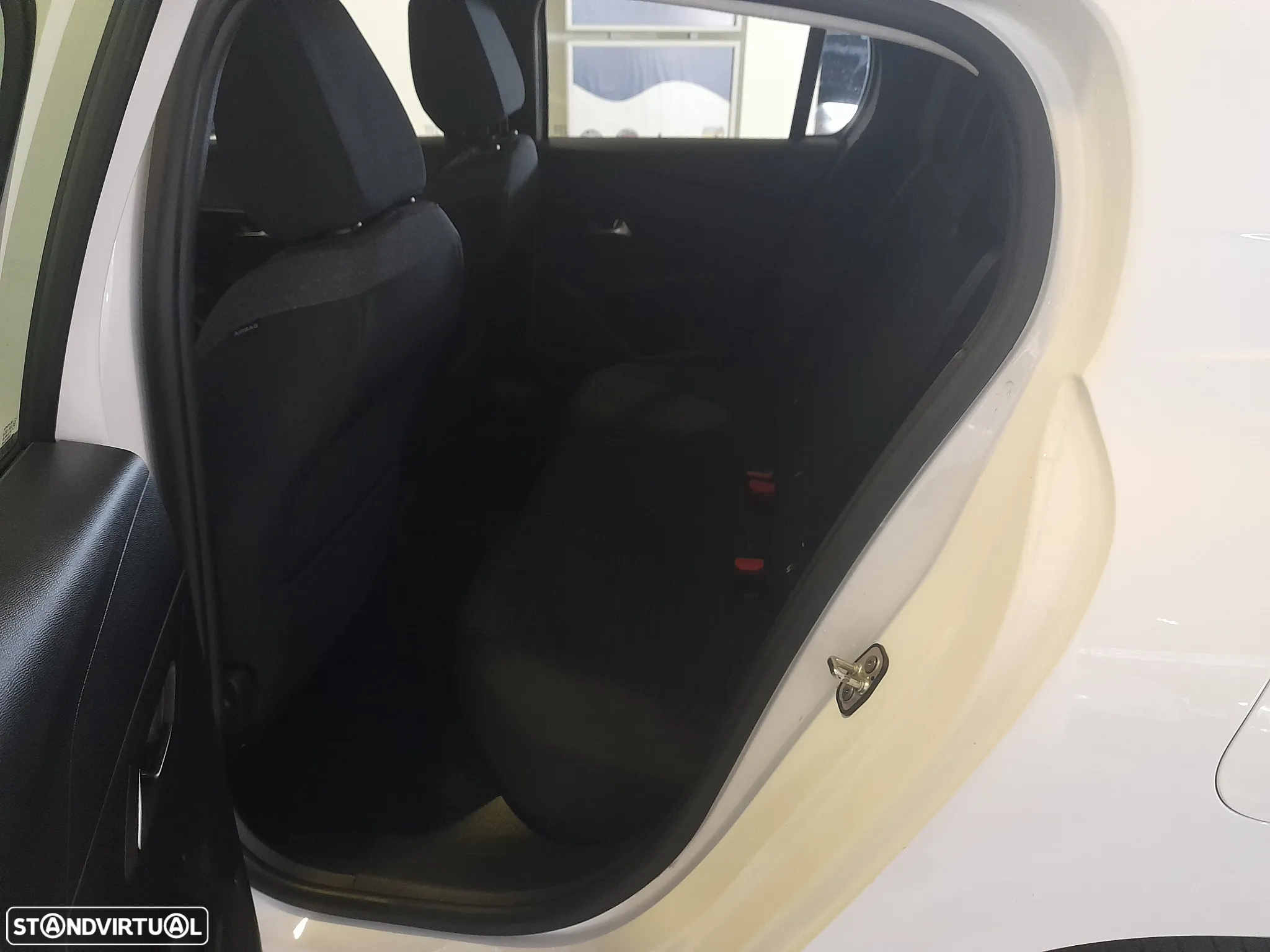 Peugeot 208 1.2 PureTech Active Pack - 11