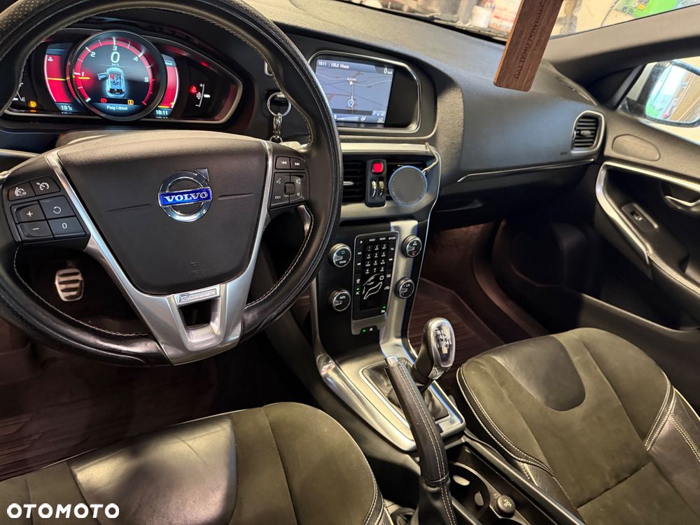 Volvo V40 D2 R-Design - 8