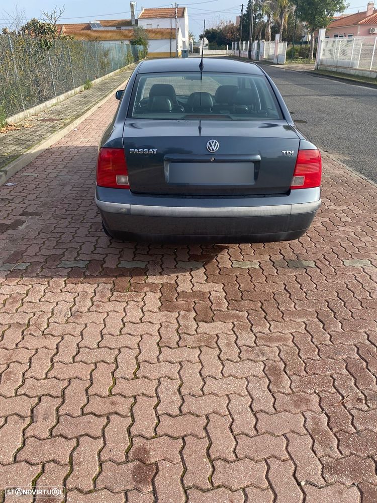 VW Passat 1.9 TDi Confortline - 4