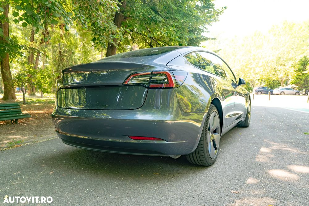 Tesla Model 3 - 9