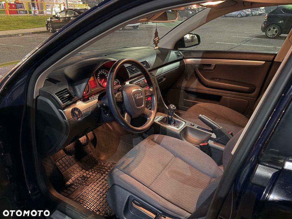 Audi A4 Limousine - 6