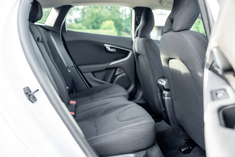 Volvo V40 D3 Kinetic - 25