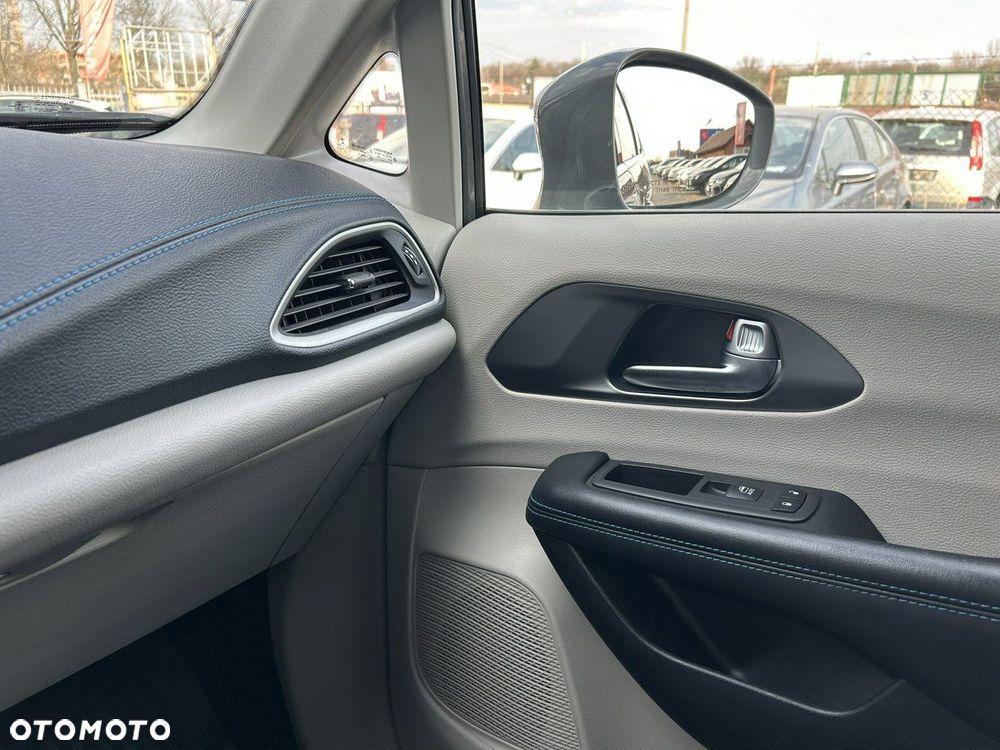 Chrysler Pacifica - 30