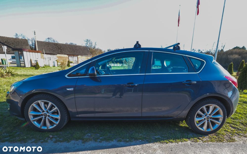 Opel Astra 1.6 T Cosmo - 12