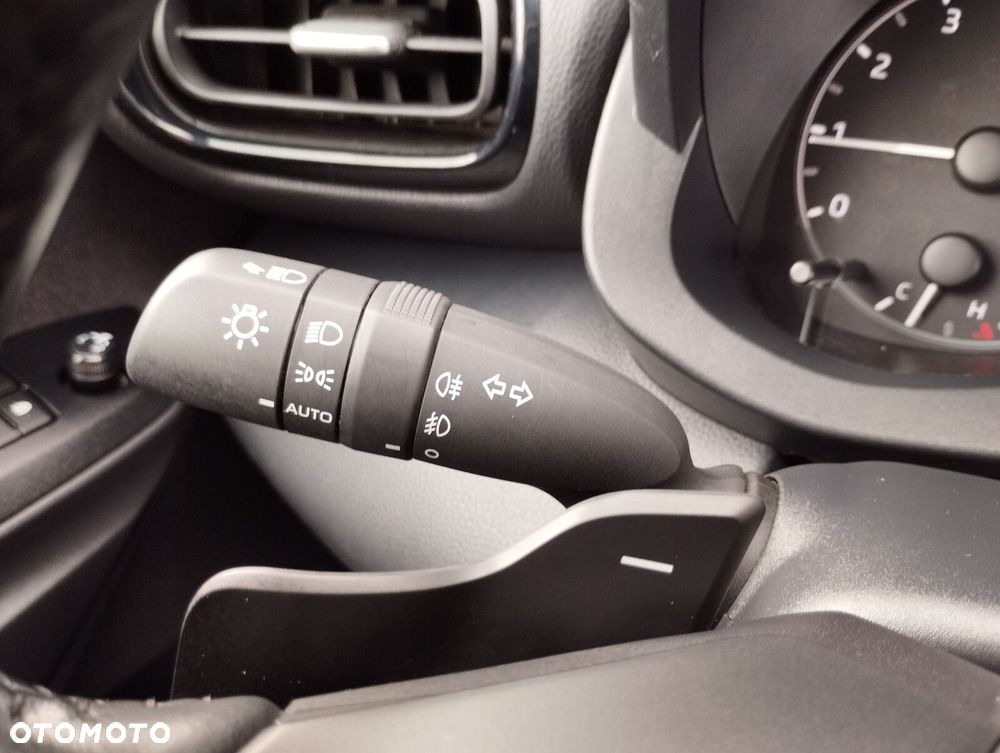 Toyota Yaris 1.5 Comfort CVT - 32