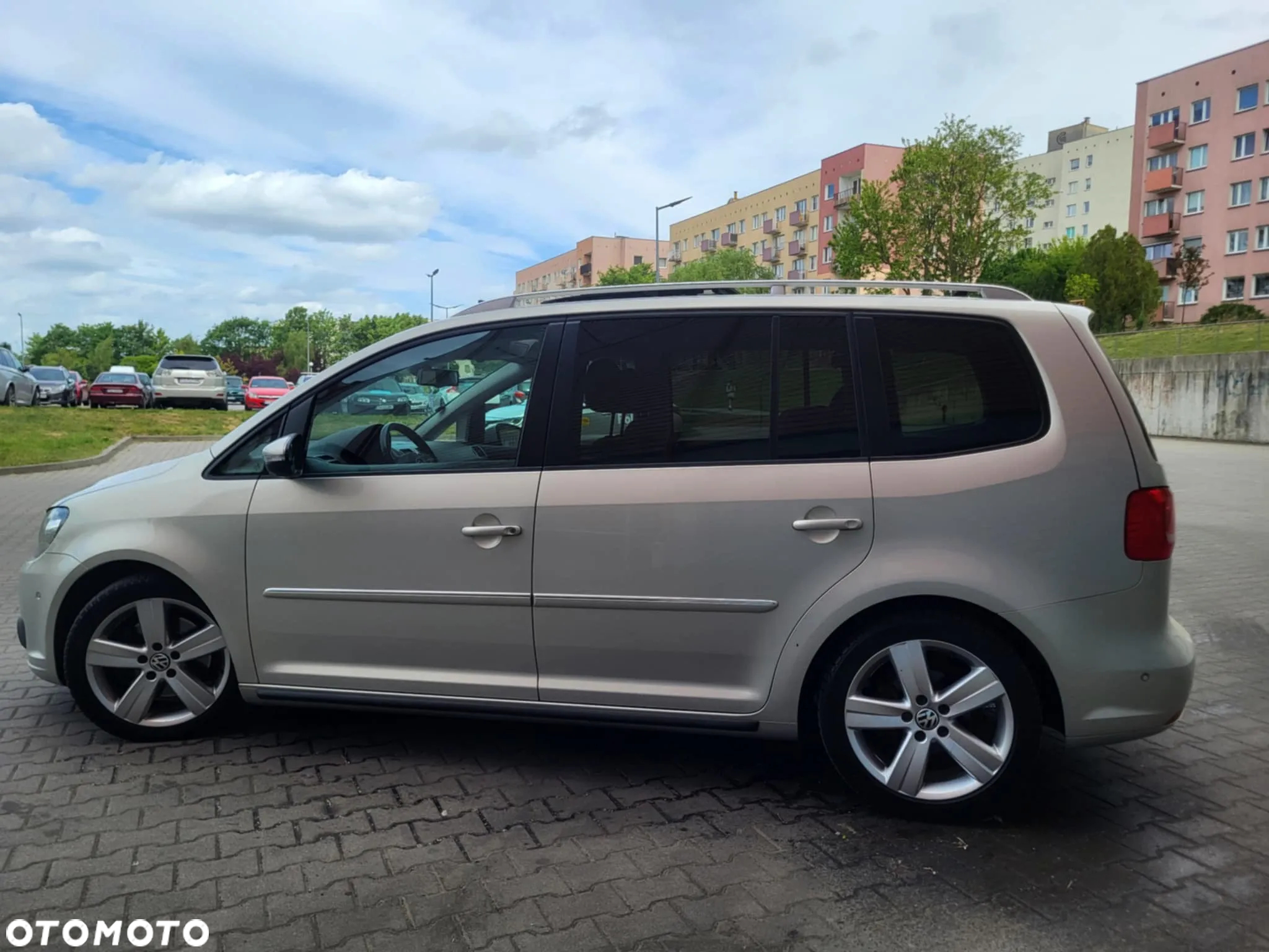 Volkswagen Touran 2.0 TDI DPF DSG Highline - 18