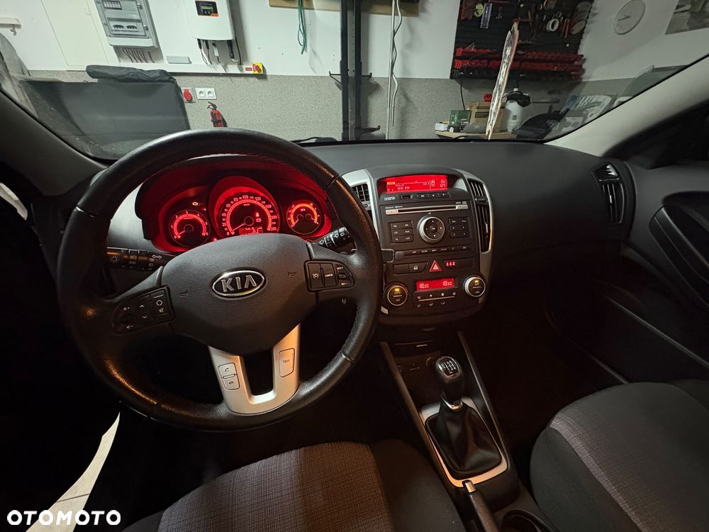 Kia Ceed - 4