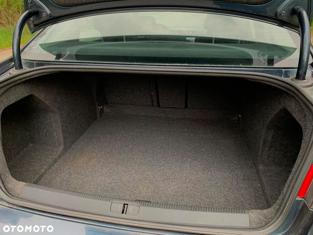 Volkswagen Passat 1.9 TDI DPF BlueMotion - 17