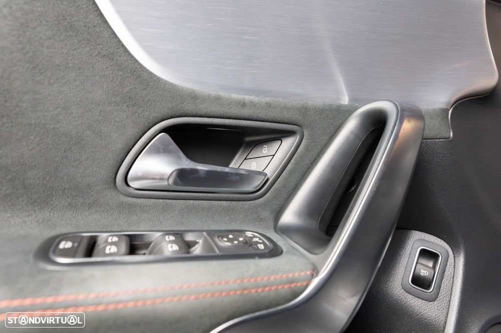 Mercedes-Benz CLA 180 - 32