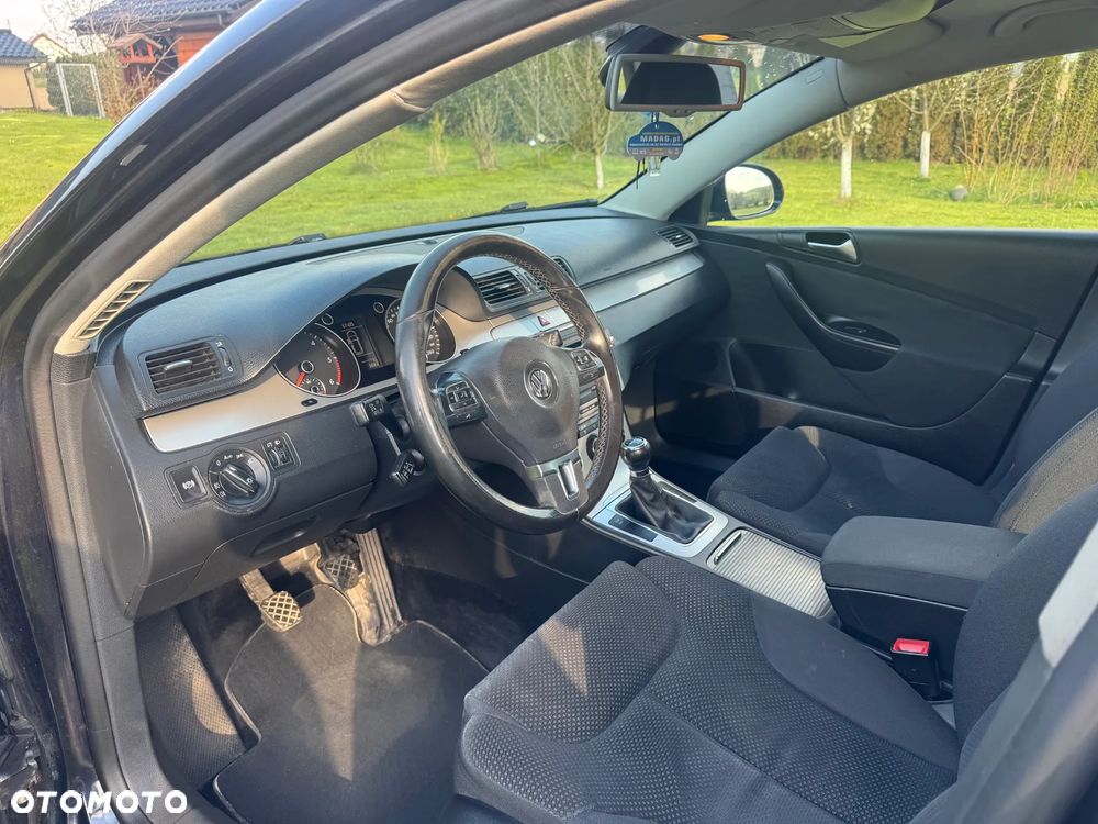 Volkswagen Passat - 12