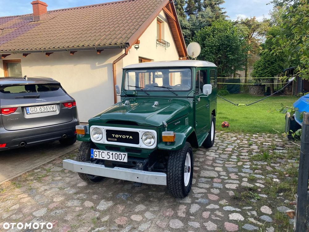 Toyota Land Cruiser - 1