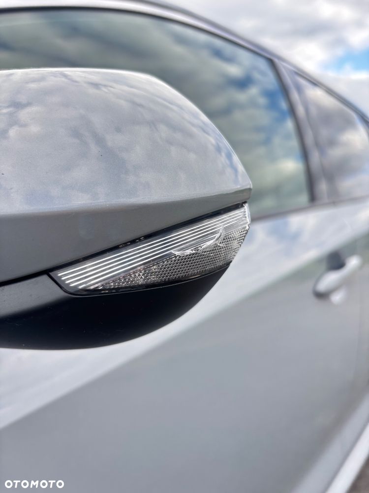 Toyota Corolla 2.0 Hybrid Executive - 10