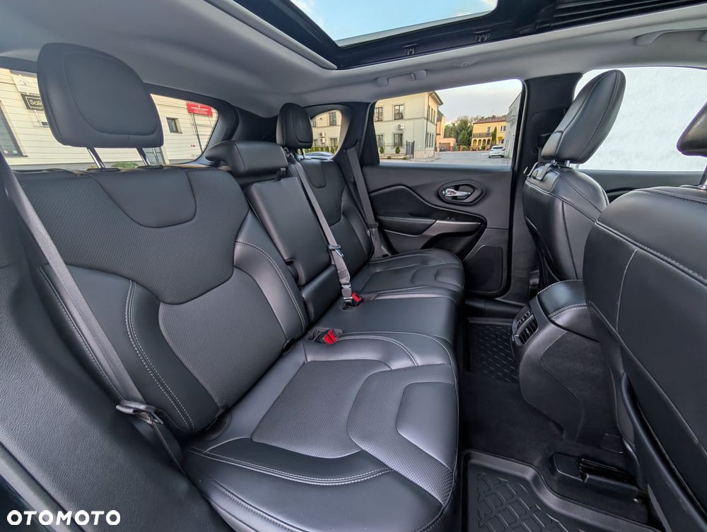 Jeep Cherokee - 24
